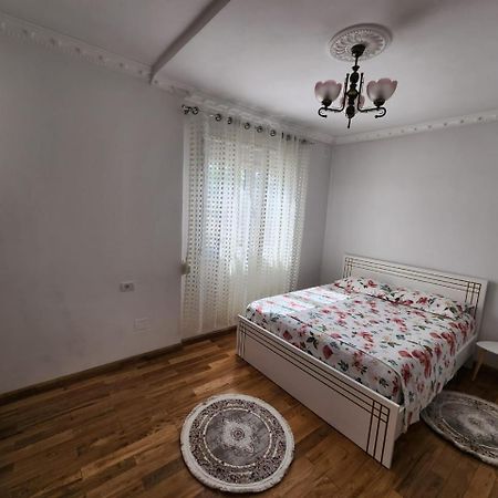 Private Room On A Shared Apartament Near Durres Beach Exterior photo